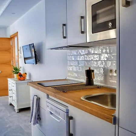 Cosy With Balcony Apartment *